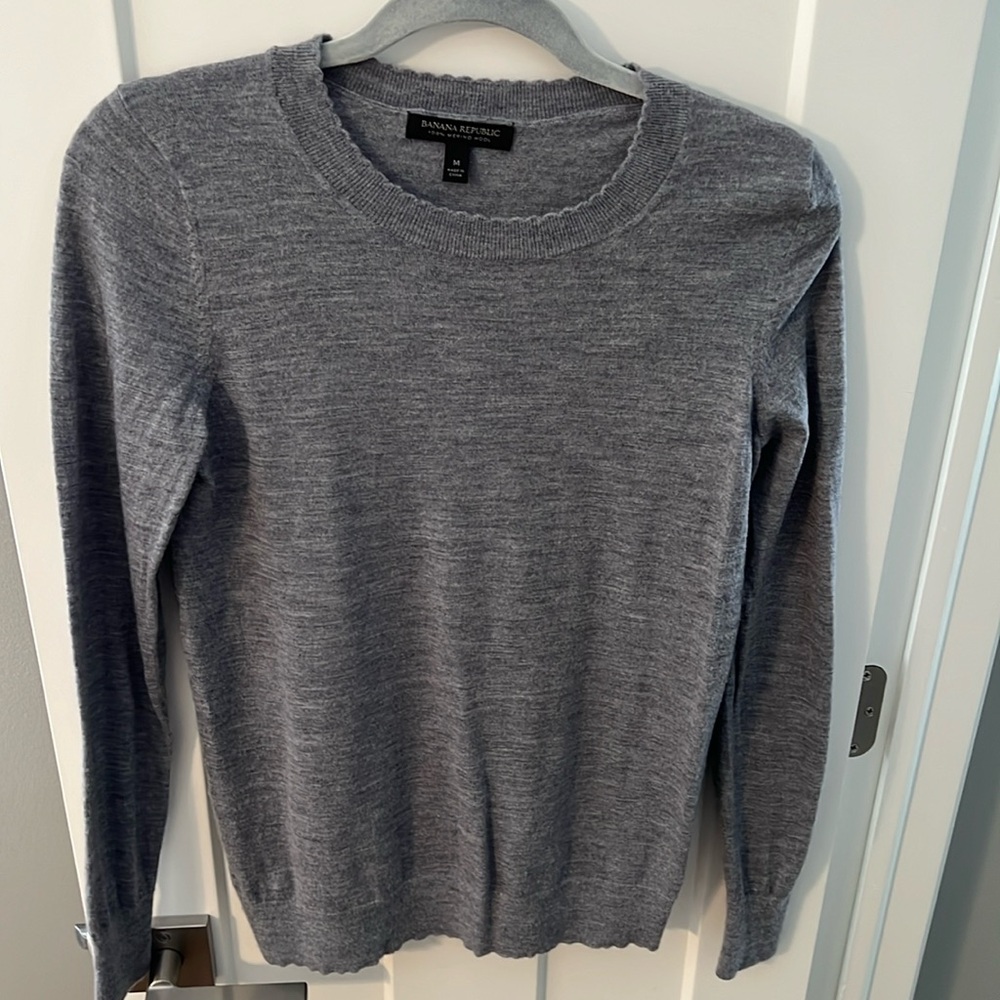 Banana Republic merino wool sweater, scallop neckline, in great condition.